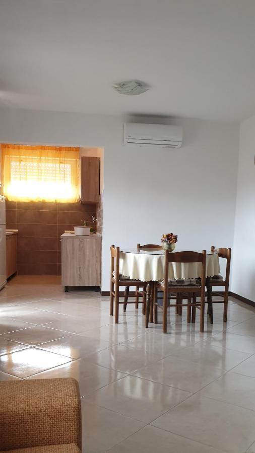 Apartman Lena Pula Exterior foto