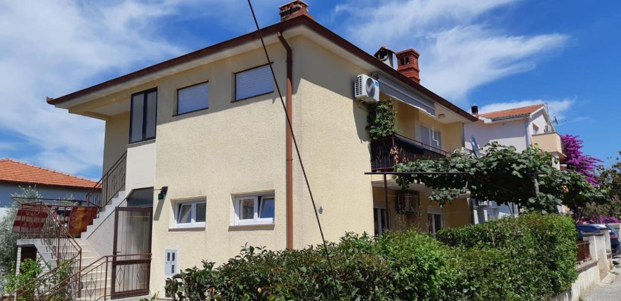 Apartman Lena Pula Exterior foto